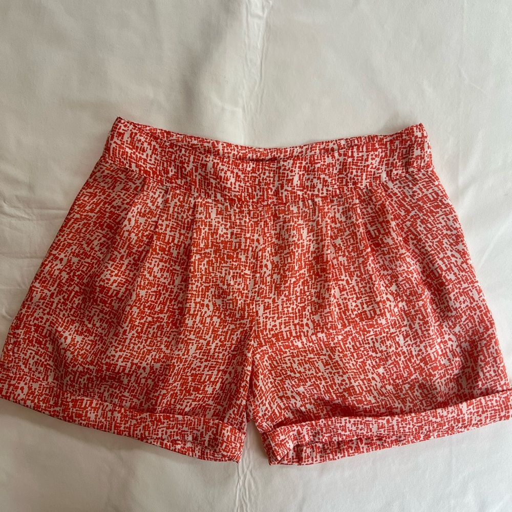 Bar III - silk shorts. Very light. Coral and white. With small pleat, cuffed leg